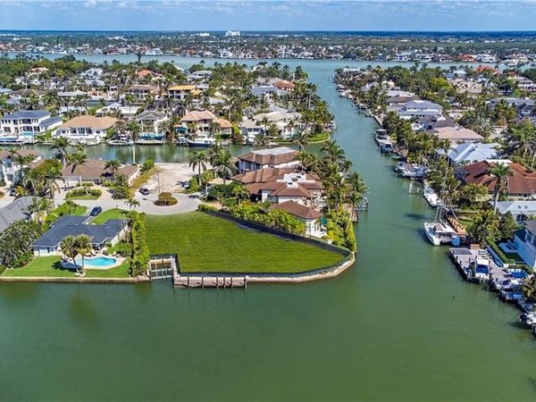 2020 5th ST S, NAPLES, FL 34102