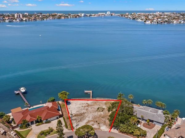 7940 GARDEN DRIVE N, ST PETERSBURG, FL 33710