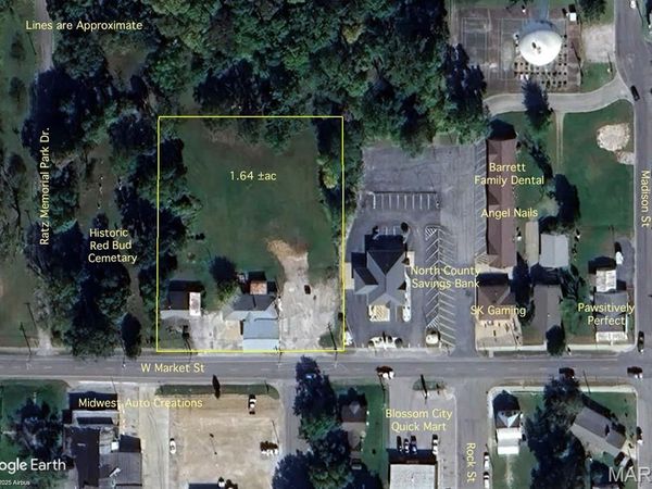 425 W Market St, Red Bud, IL 62278