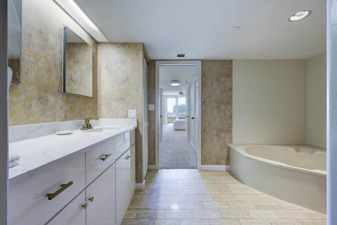 525 S Flagler Drive, Unit 17c, West Palm Beach, FL 33401 Photo