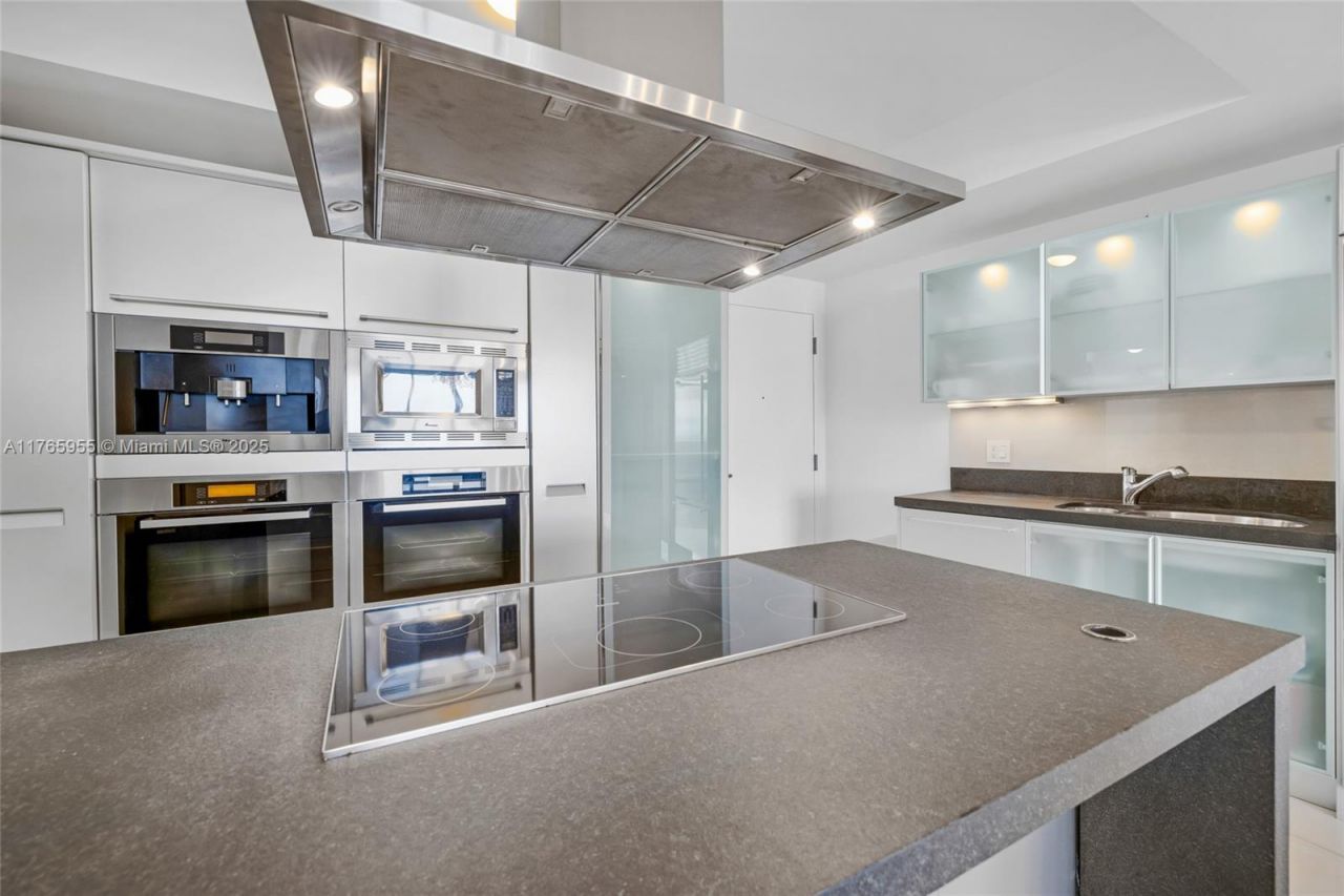 18201 Collins Ave, Unit 902, Sunny Isles Beach, FL 33160 Photo