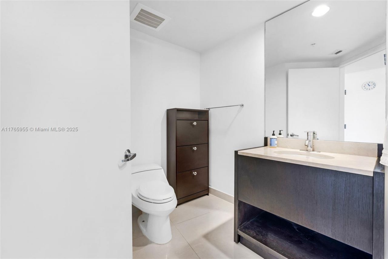 18201 Collins Ave, Unit 902, Sunny Isles Beach, FL 33160 Photo