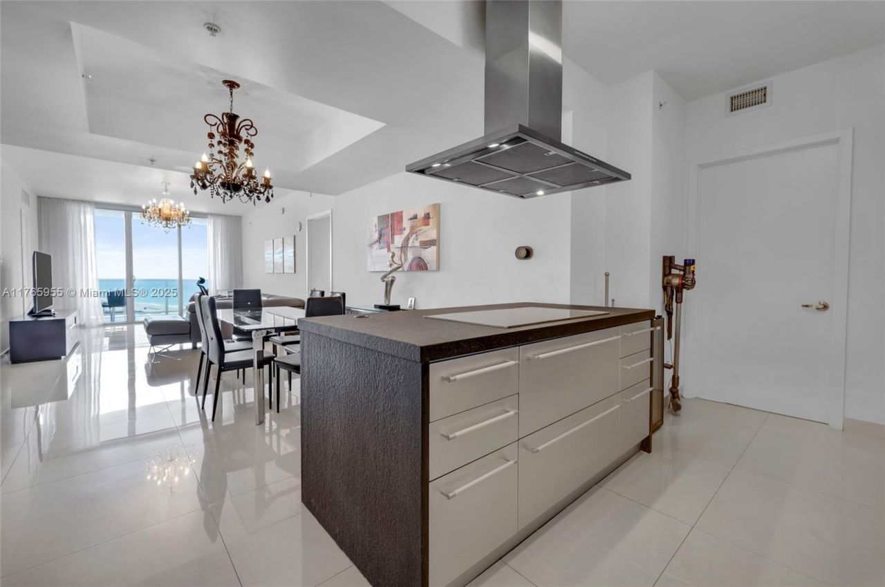 18201 Collins Ave, Unit 902, Sunny Isles Beach, FL 33160 Photo