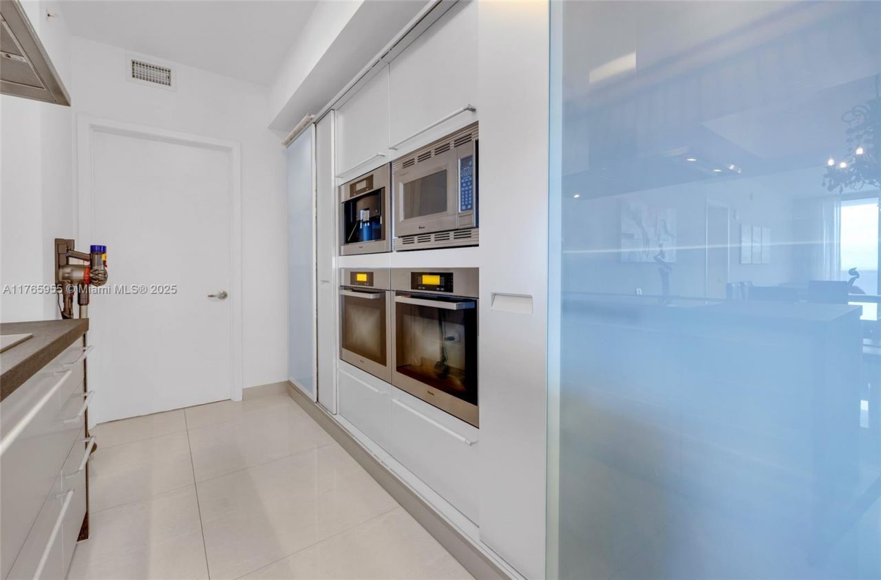 18201 Collins Ave, Unit 902, Sunny Isles Beach, FL 33160 Photo