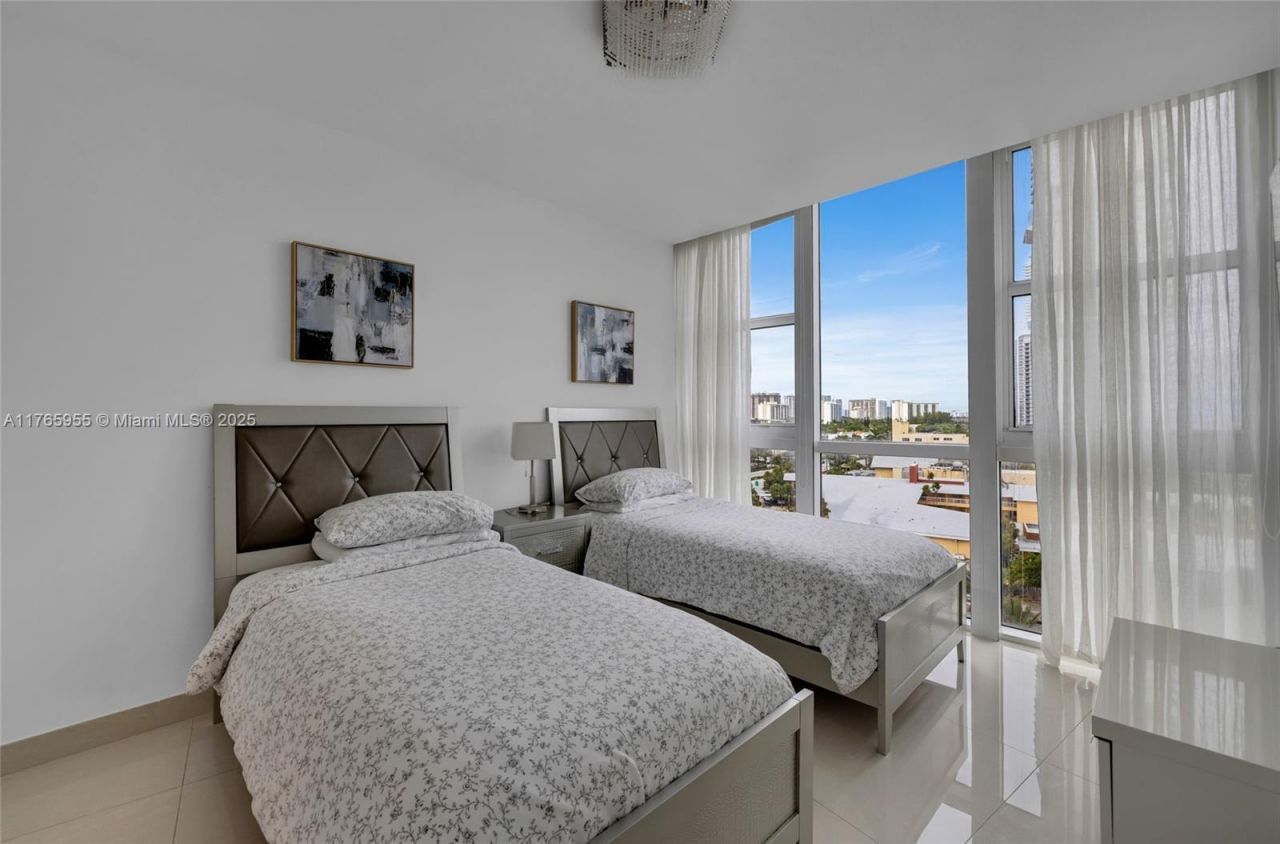 18201 Collins Ave, Unit 902, Sunny Isles Beach, FL 33160 Photo