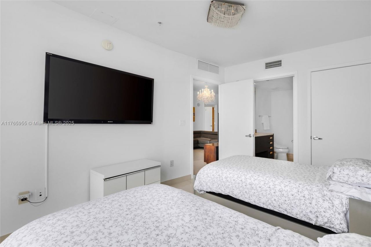 18201 Collins Ave, Unit 902, Sunny Isles Beach, FL 33160 Photo