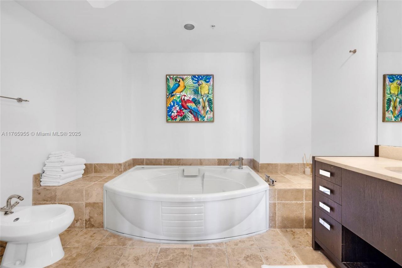 18201 Collins Ave, Unit 902, Sunny Isles Beach, FL 33160 Photo