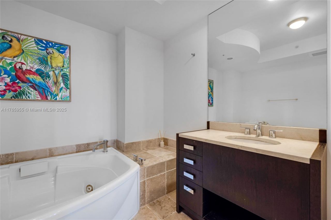 18201 Collins Ave, Unit 902, Sunny Isles Beach, FL 33160 Photo