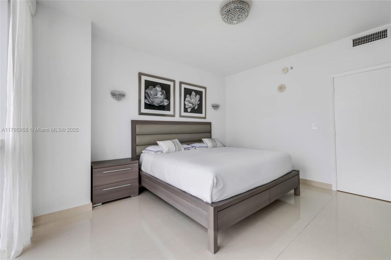 18201 Collins Ave, Unit 902, Sunny Isles Beach, FL 33160 Photo