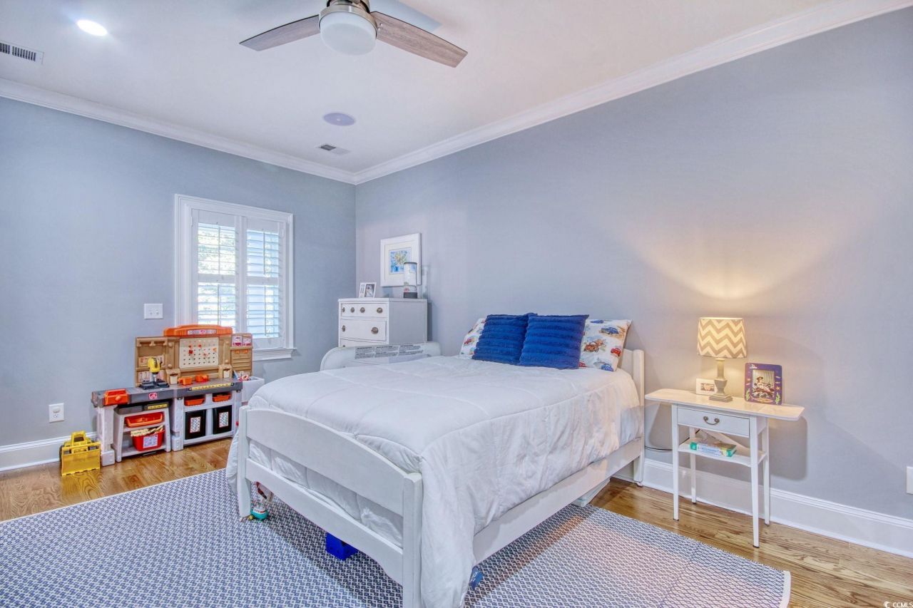 2425 South Bay St. Photo 21