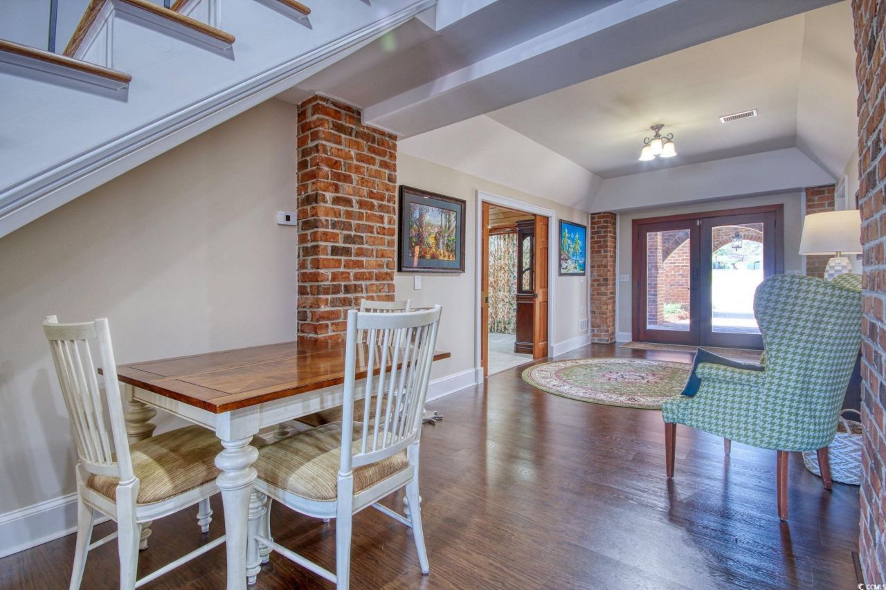 2425 South Bay St. Photo 22