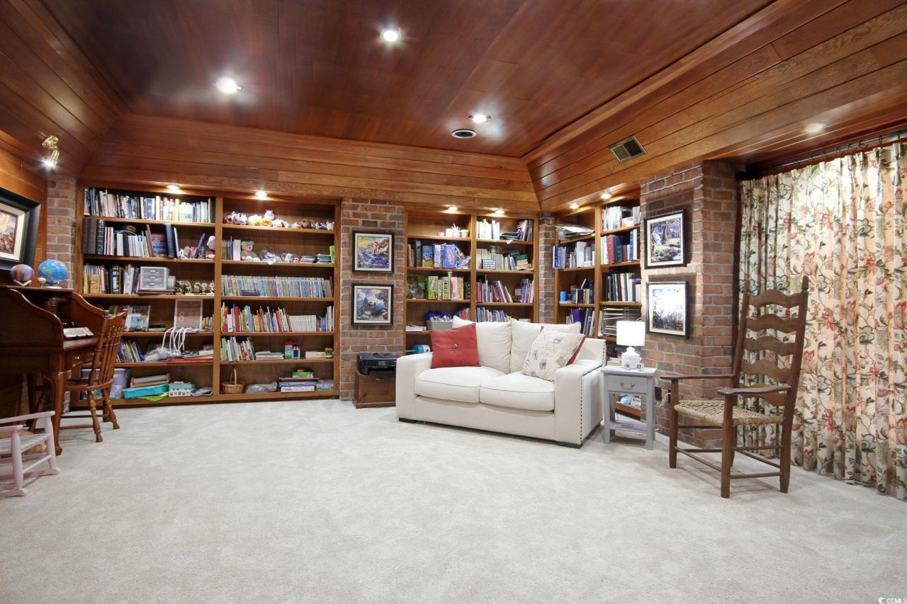 2425 South Bay St. Photo 26