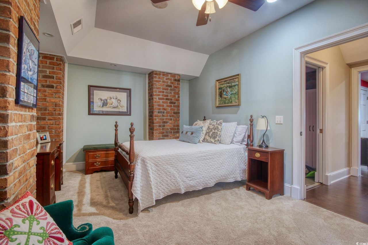 2425 South Bay St. Photo 27