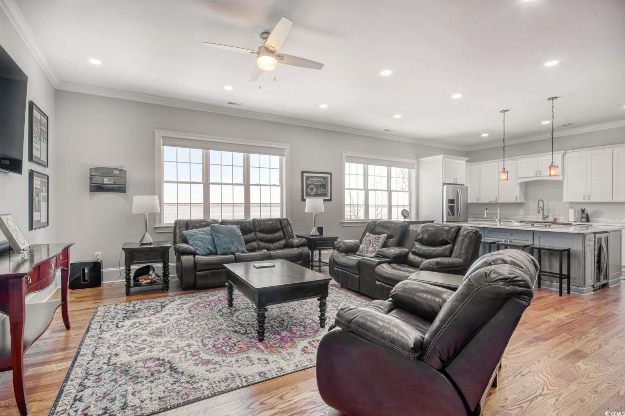 2425 South Bay St. Photo 32