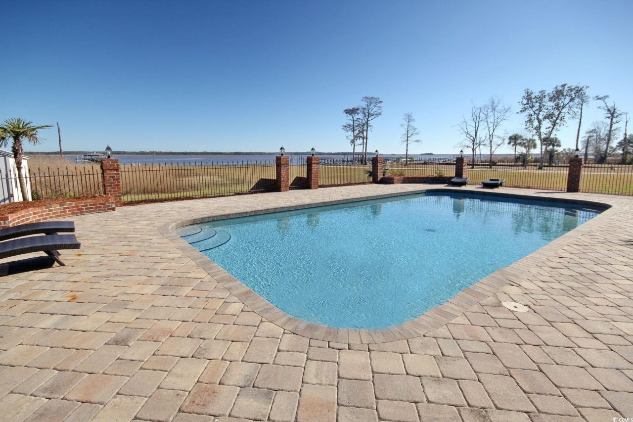 2425 South Bay St. Photo 35