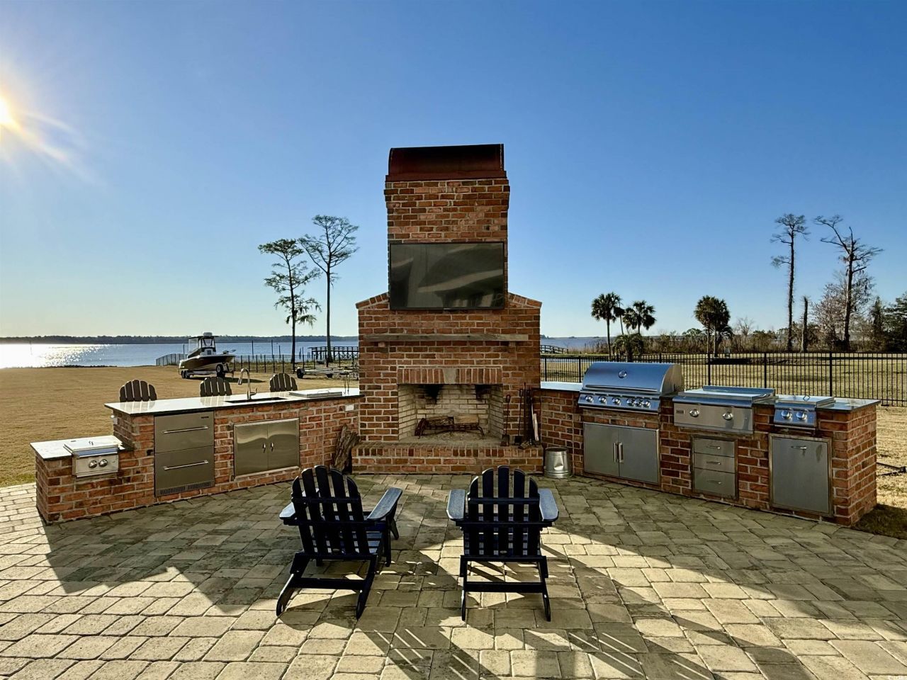 2425 South Bay St. Photo 37