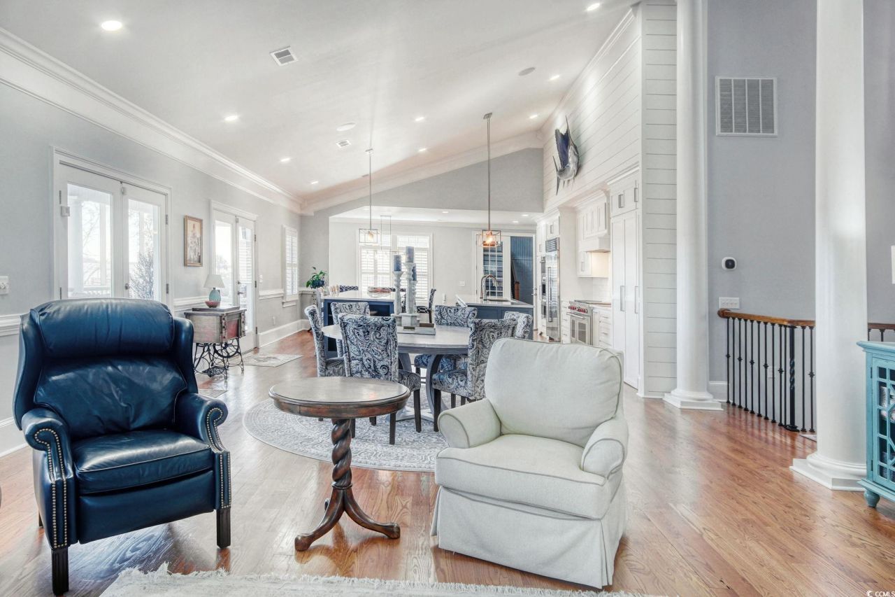 2425 South Bay St. Photo 6