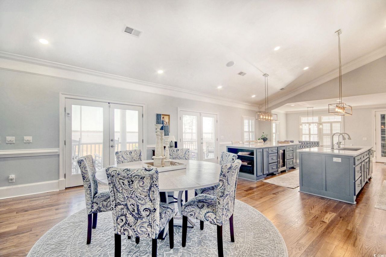 2425 South Bay St. Photo 7