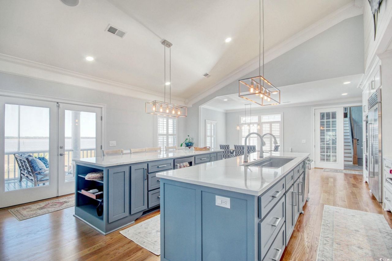 2425 South Bay St. Photo 8