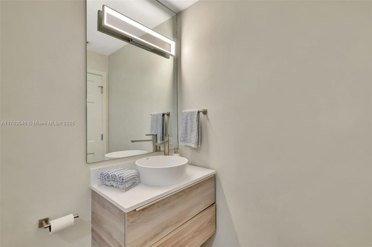 19136 Fisher Island Dr, Unit 19136, Miami Beach, FL 33109 Photo