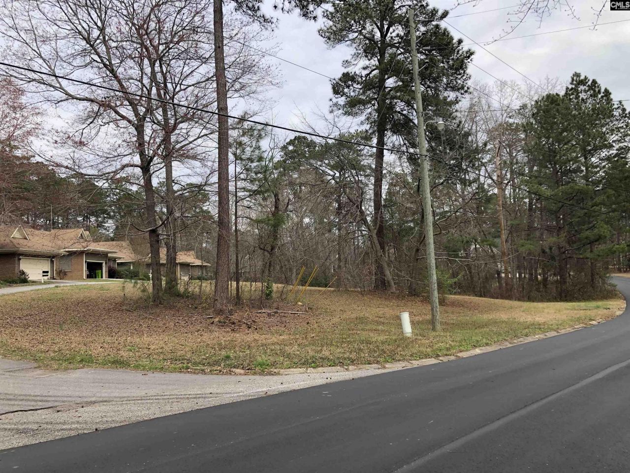 2 Fairway Ln Photo 4