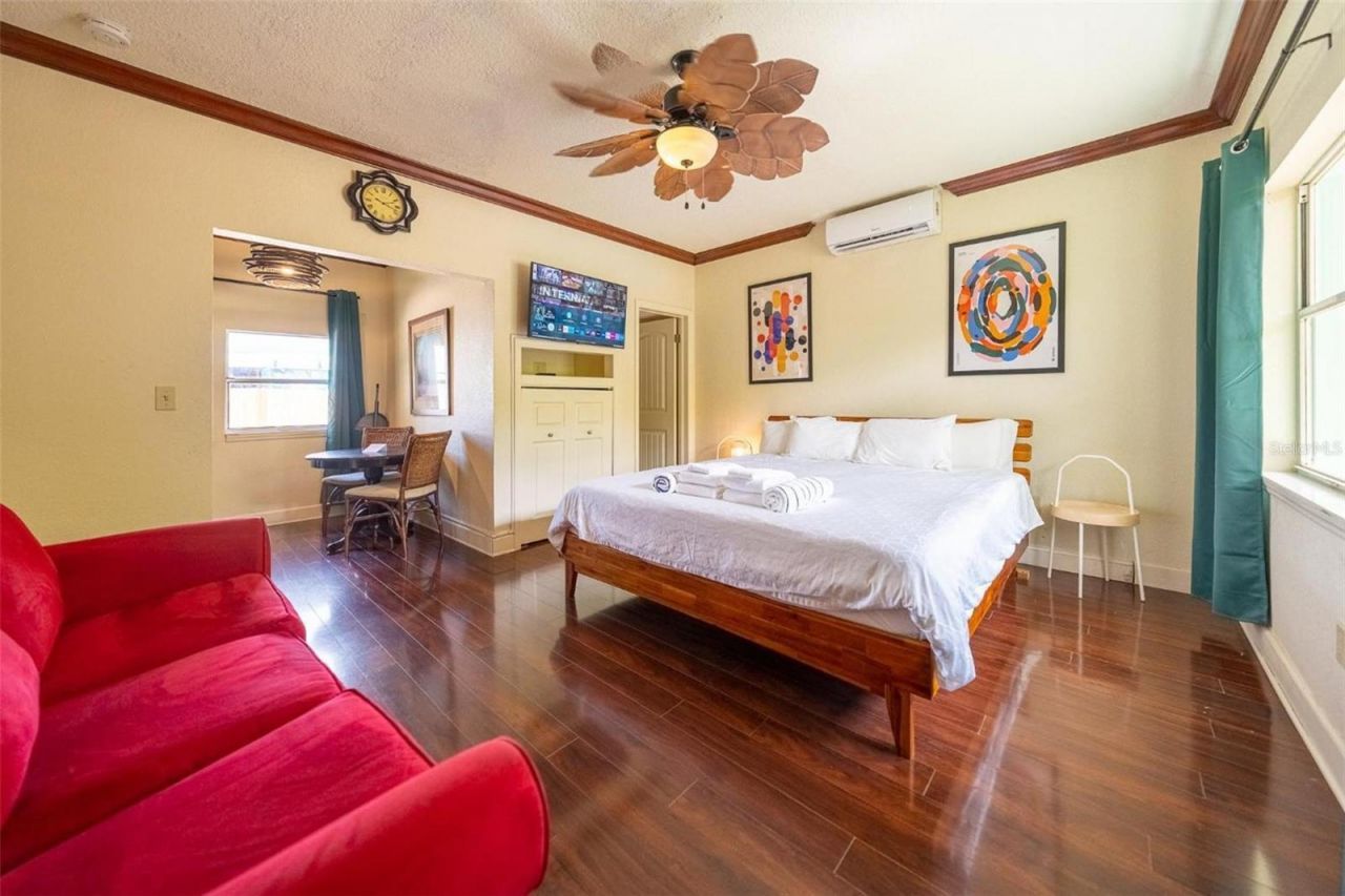 648 Poinsettia Avenue, Clearwater Beach, FL 33767 Photo