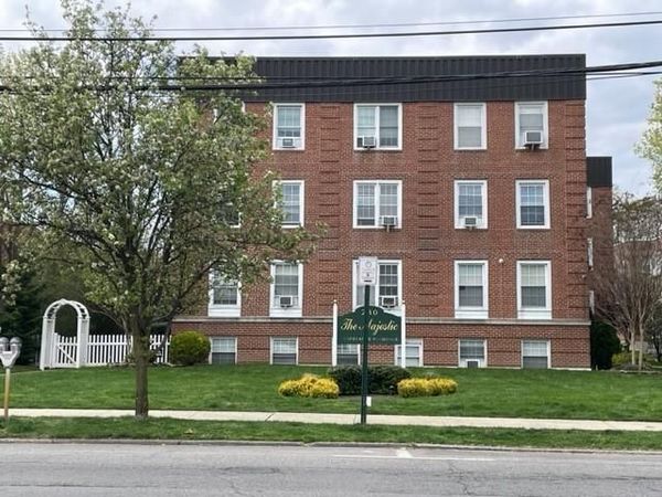 230 Central Ave, Unit 1C, Lawrence, NY 11559