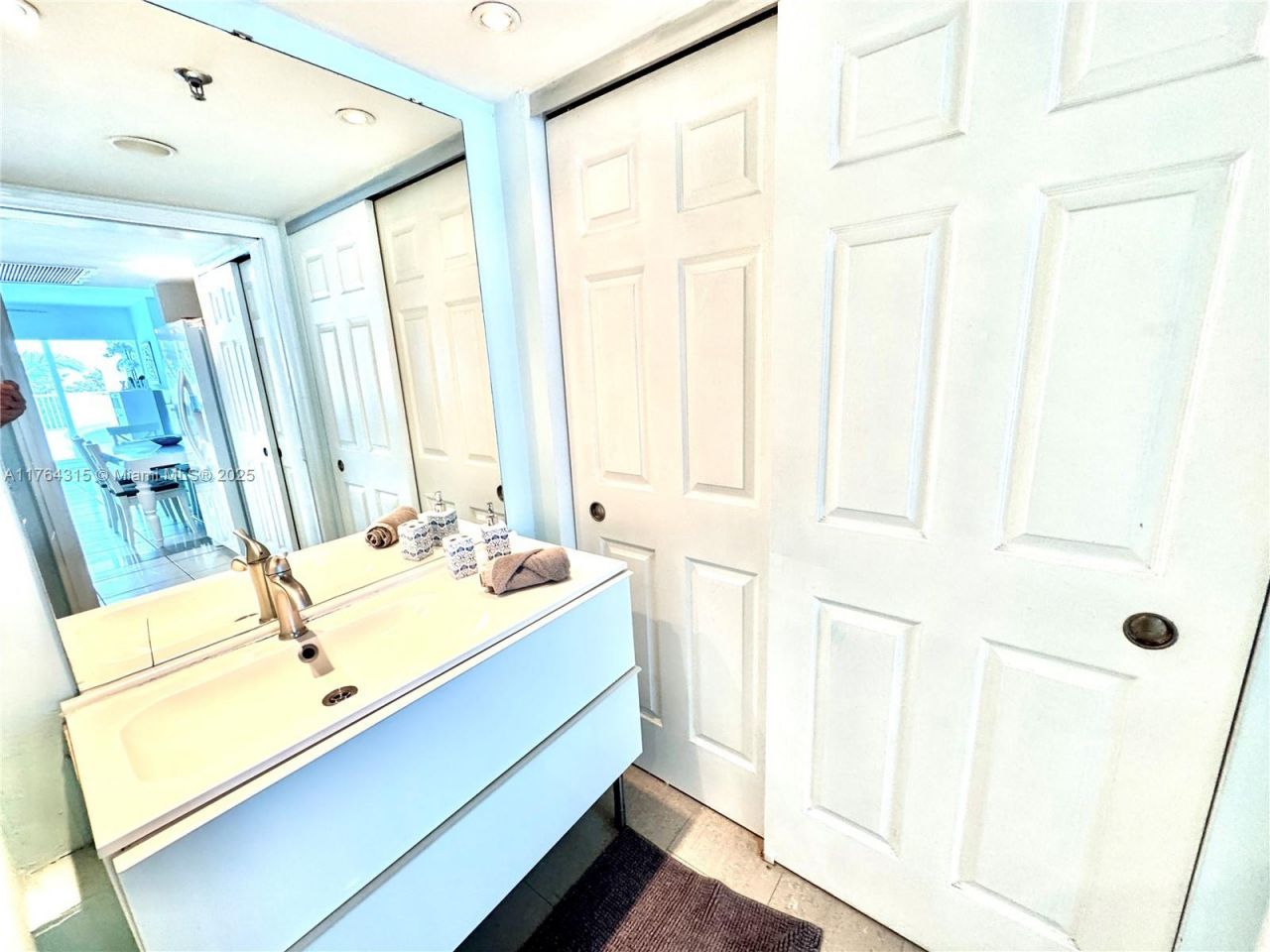 5445 Collins Ave, Unit TH-11, Miami Beach, FL 33140 Photo