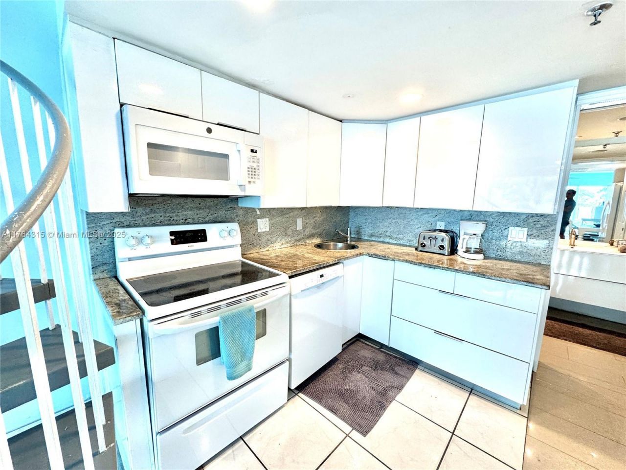 5445 Collins Ave, Unit TH-11, Miami Beach, FL 33140 Photo