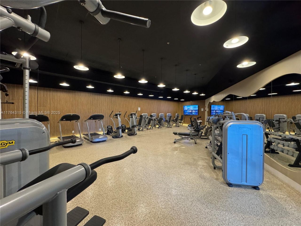 5445 Collins Ave, Unit TH-11, Miami Beach, FL 33140 Photo