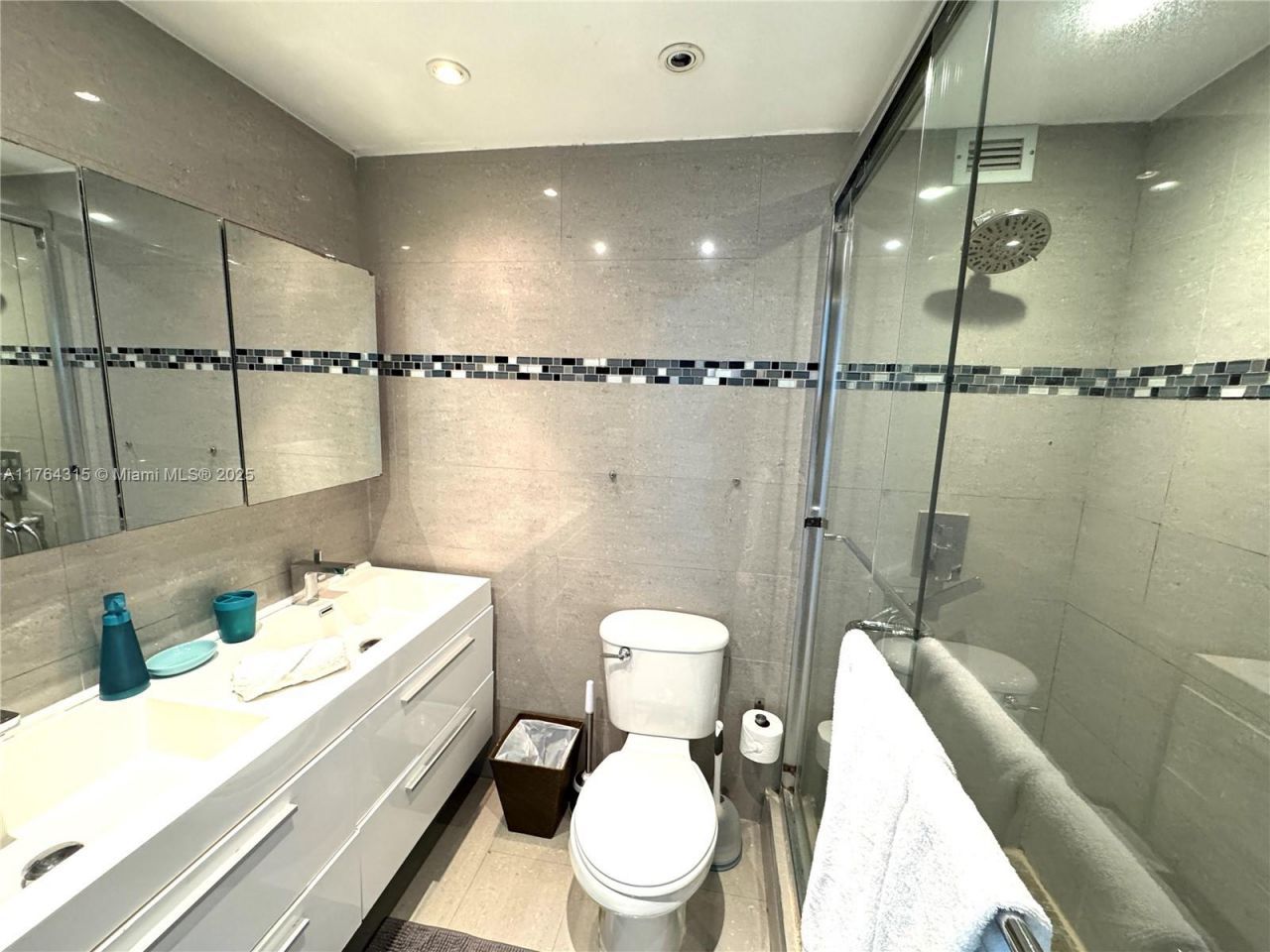 5445 Collins Ave, Unit TH-11, Miami Beach, FL 33140 Photo