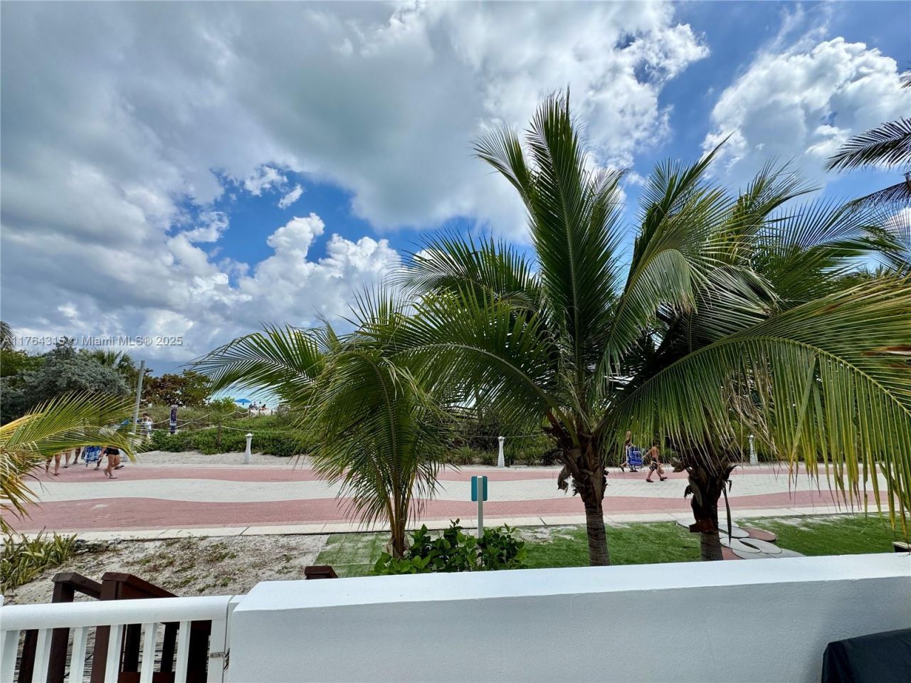 5445 Collins Ave, Unit TH-11, Miami Beach, FL 33140 Photo