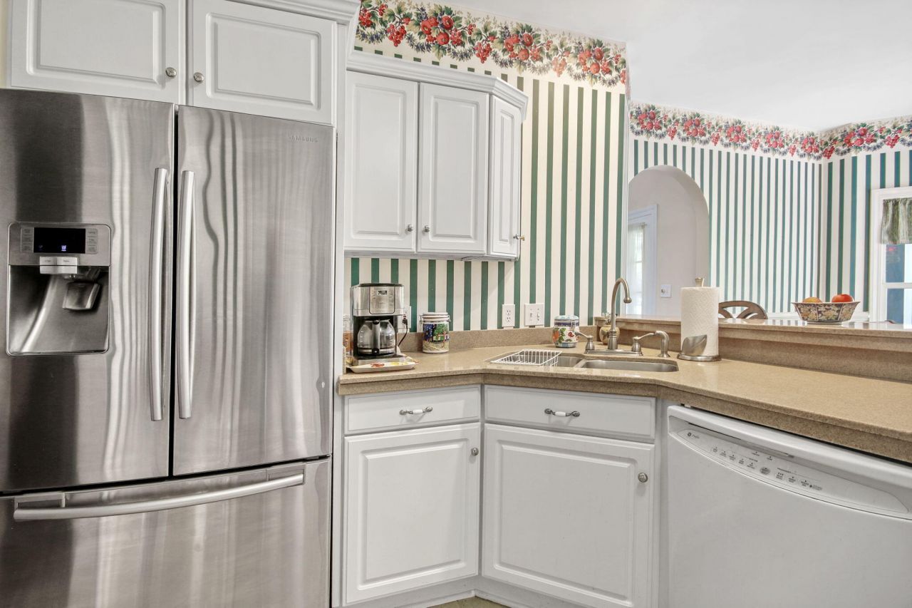 75 Haig Court Photo 13