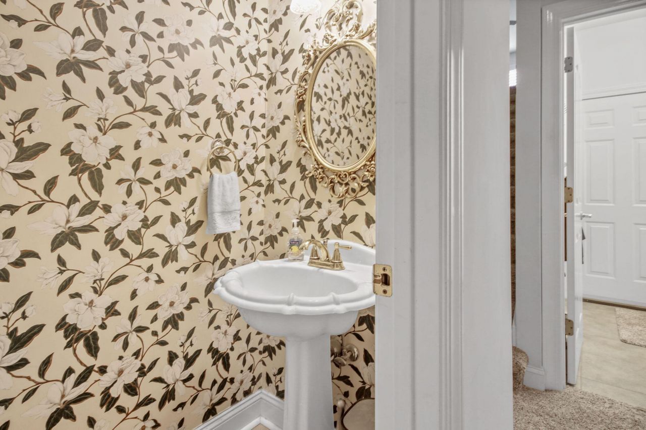 75 Haig Court Photo 35