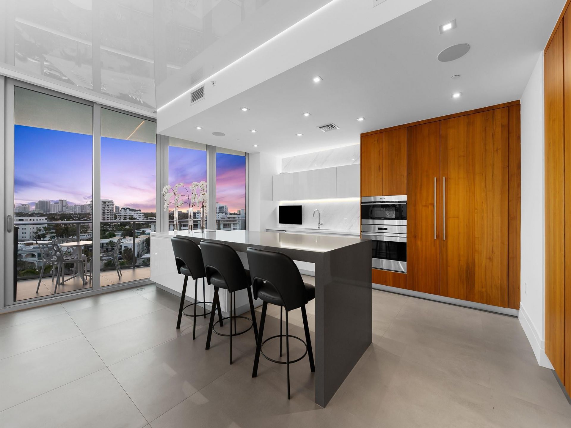 701 N Fort Lauderdale Beach Boulevard, Unit 605, Fort Lauderdale, FL 33304 Photo