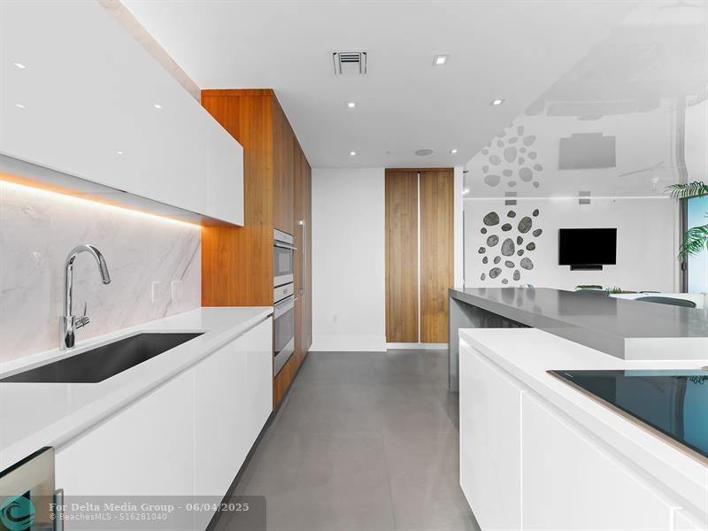 701 N Fort Lauderdale Beach Boulevard, Unit 605, Fort Lauderdale, FL 33304 Photo