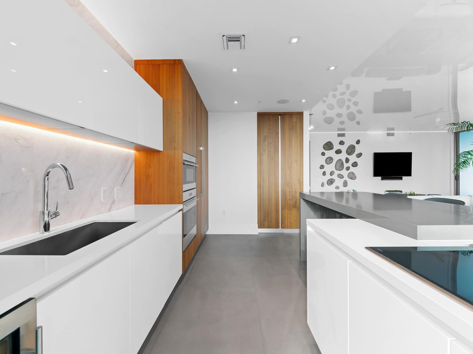 701 N Fort Lauderdale Beach Boulevard, Unit 605, Fort Lauderdale, FL 33304 Photo