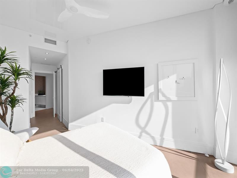 701 N Fort Lauderdale Beach Boulevard, Unit 605, Fort Lauderdale, FL 33304 Photo