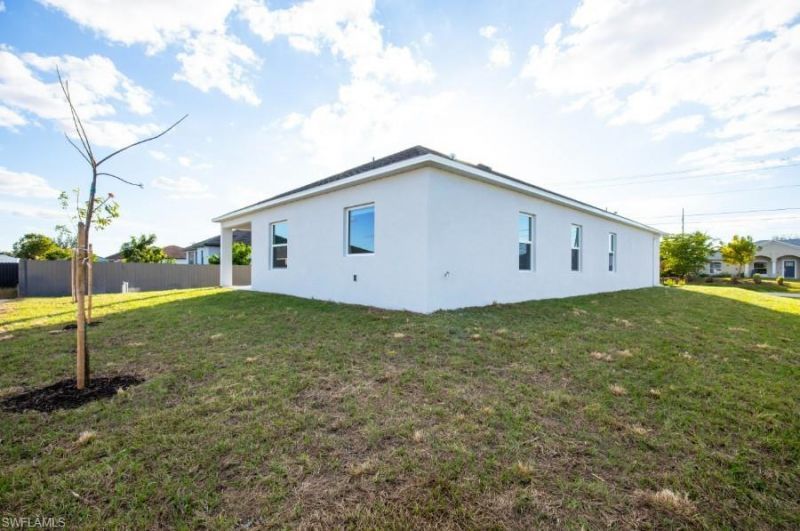 2119 NE Juanita Pl, Cape Coral, FL 33909 Photo