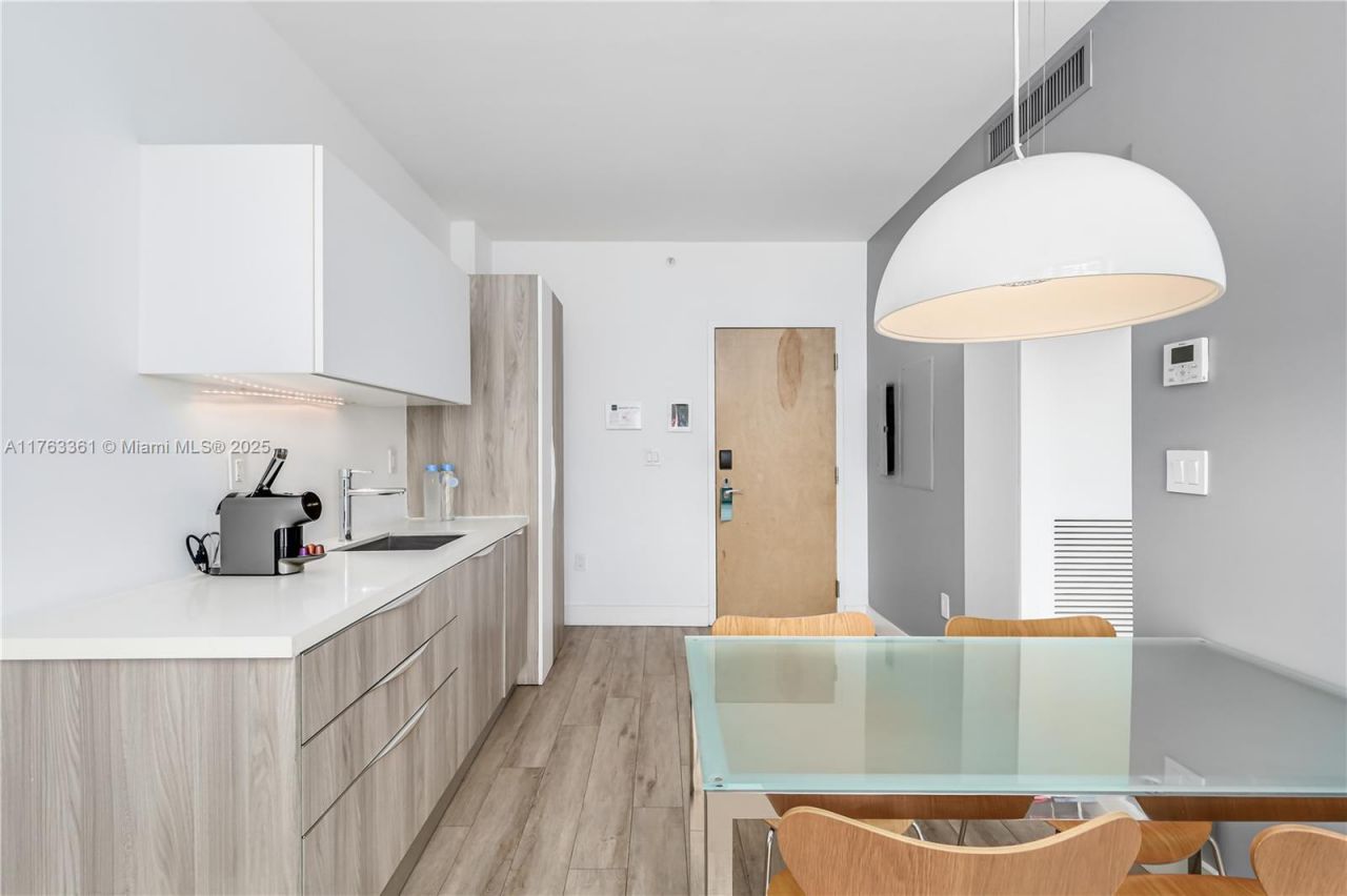 1215 West Ave, Unit 203, Miami Beach, FL 33139 Photo