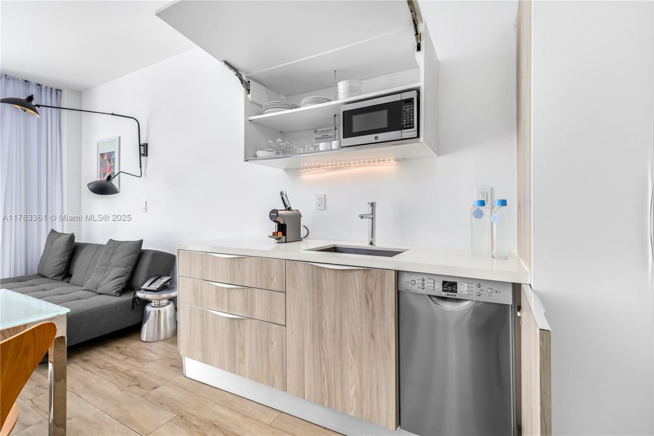 1215 West Ave, Unit 203, Miami Beach, FL 33139 Photo