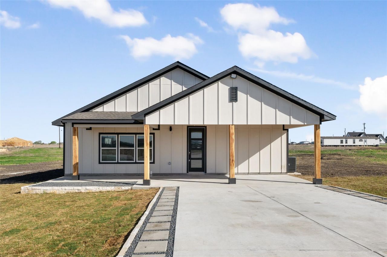 195 Bianca Cir, Del Valle, TX 78617 Main Photo