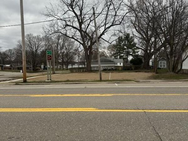 26828 W Main St, Edwardsburg, MI 49112