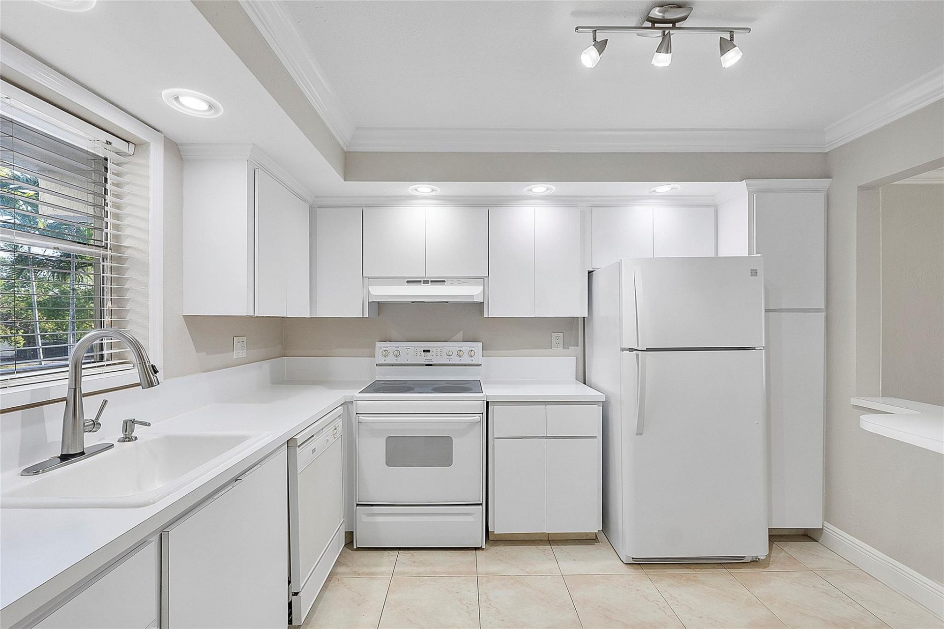 1220 NE 3rd Street, Unit 205, Fort Lauderdale, FL 33301 Photo