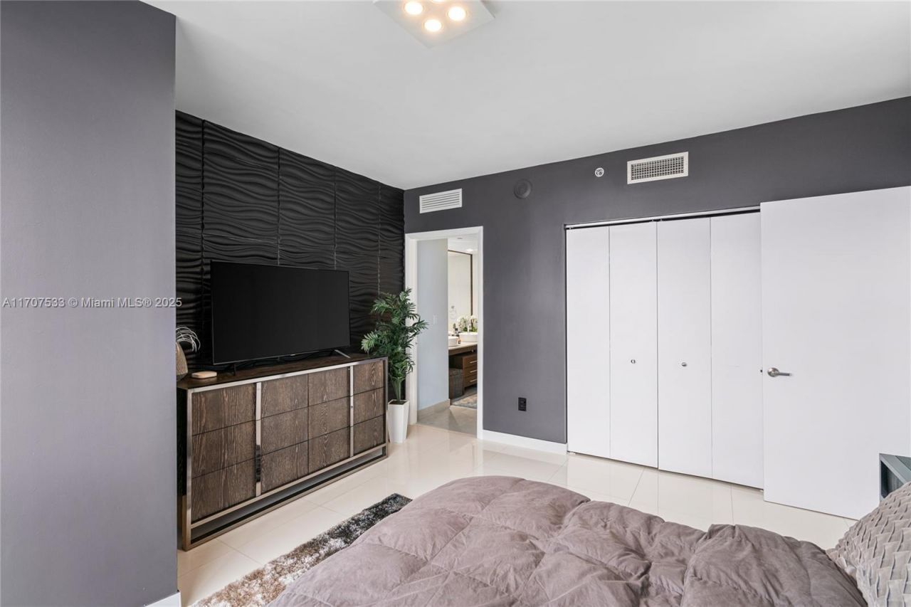 495 Brickell Ave, Unit 1702, Miami, FL 33131 Photo