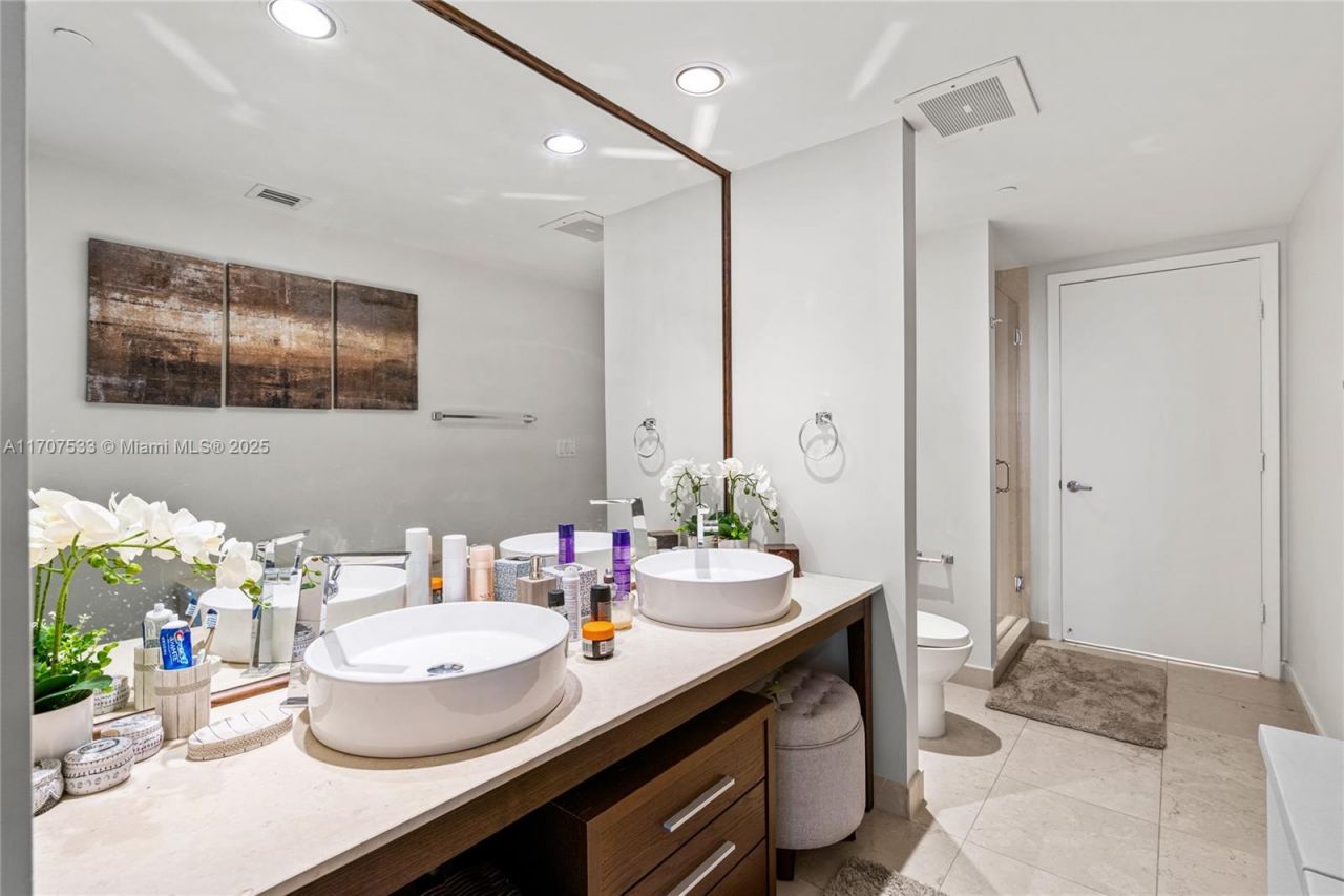 495 Brickell Ave, Unit 1702, Miami, FL 33131 Photo