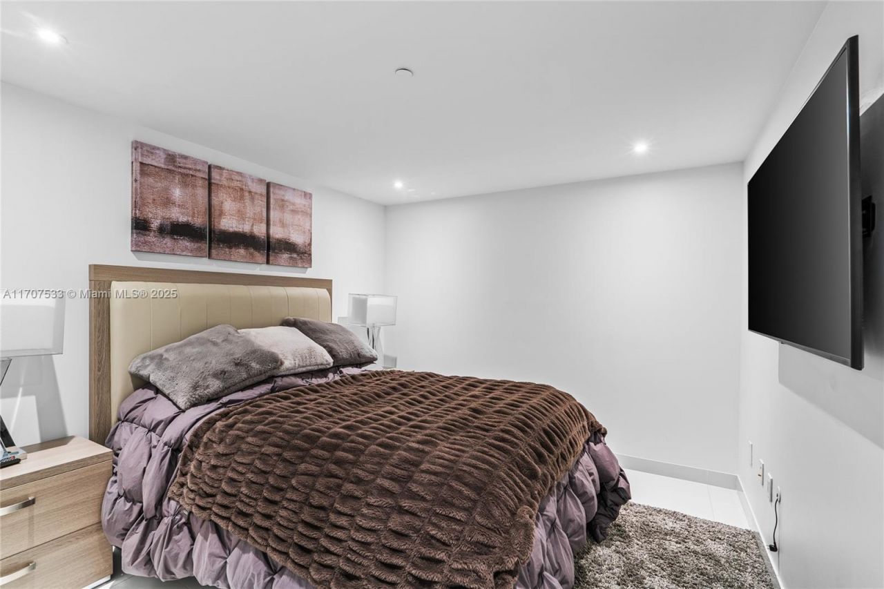 495 Brickell Ave, Unit 1702, Miami, FL 33131 Photo