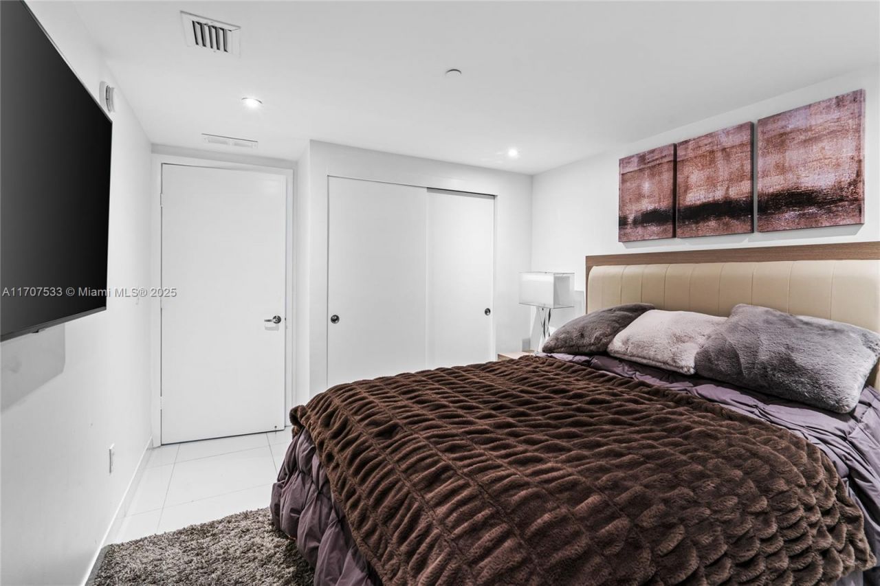 495 Brickell Ave, Unit 1702, Miami, FL 33131 Photo