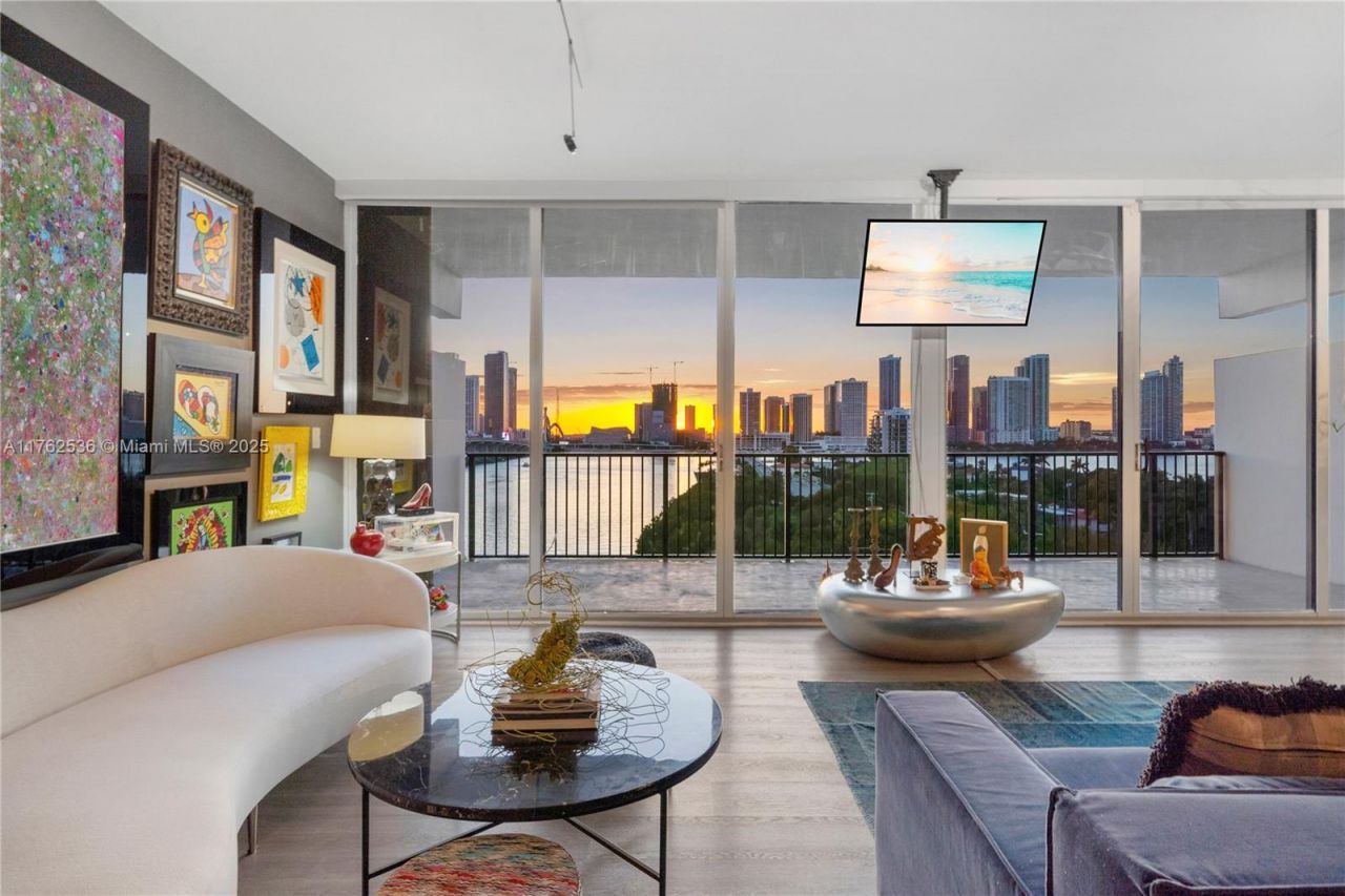 1000 Venetian Way, Unit 810, Miami, FL 33139 Photo