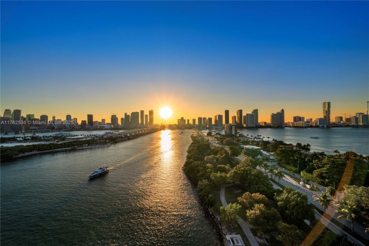 1000 Venetian Way, Unit 810, Miami, FL 33139 Photo